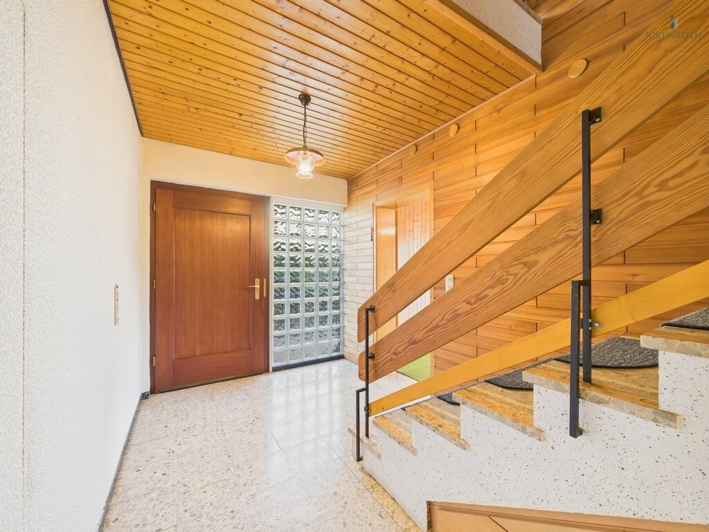 **Schönes 1-2 Familienhaus mit tollen Gartenflächen, guter Raumaufteilung, Garage, uvm.-ruhige Lage!**