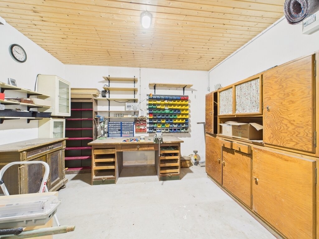 **Schönes 1-2 Familienhaus mit tollen Gartenflächen, guter Raumaufteilung, Garage, uvm.-ruhige Lage!**