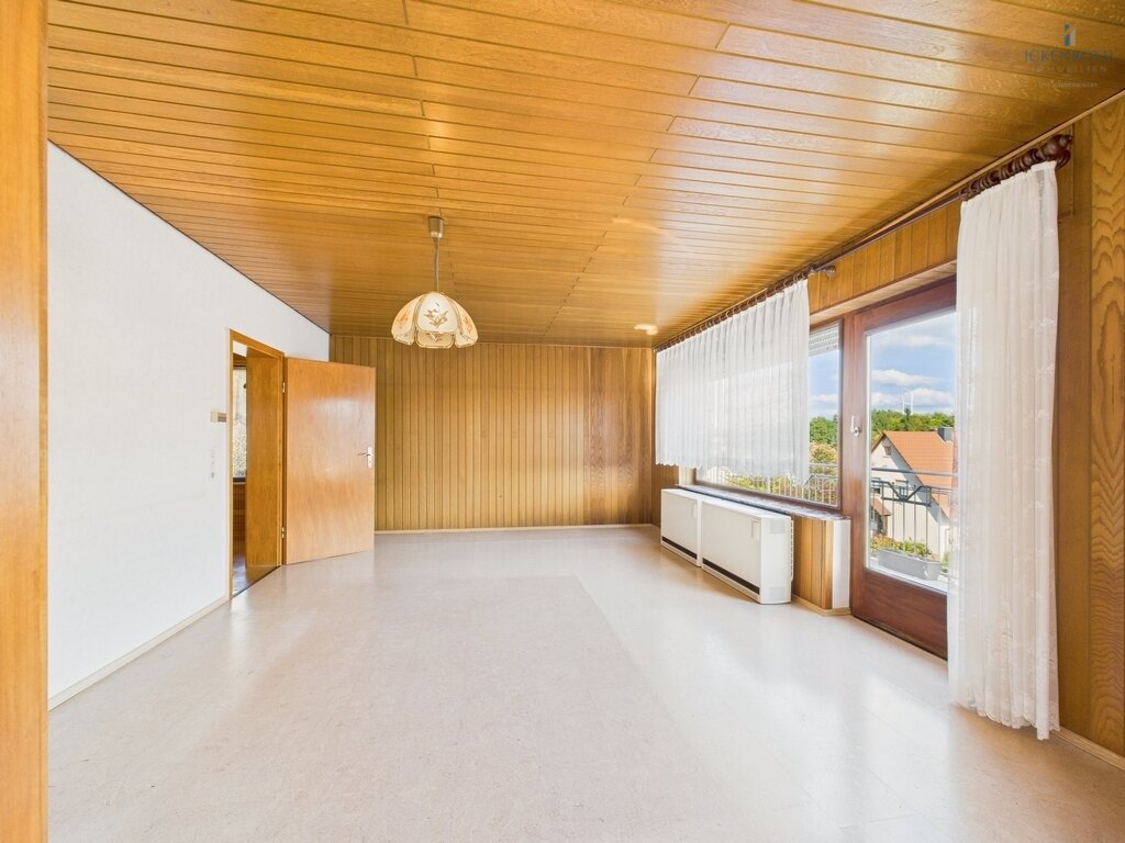 **Schönes 1-2 Familienhaus mit tollen Gartenflächen, guter Raumaufteilung, Garage, uvm.-ruhige Lage!**