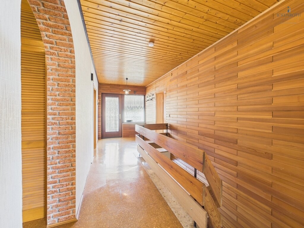 **Schönes 1-2 Familienhaus mit tollen Gartenflächen, guter Raumaufteilung, Garage, uvm.-ruhige Lage!**