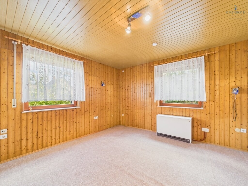 **Schönes 1-2 Familienhaus mit tollen Gartenflächen, guter Raumaufteilung, Garage, uvm.-ruhige Lage!**