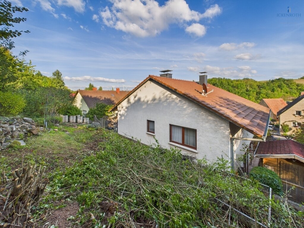 **Schönes 1-2 Familienhaus mit tollen Gartenflächen, guter Raumaufteilung, Garage, uvm.-ruhige Lage!**