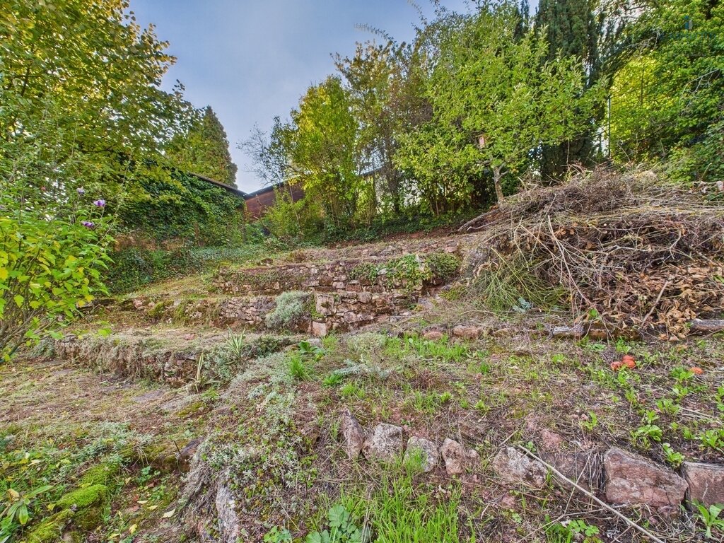 **Schönes 1-2 Familienhaus mit tollen Gartenflächen, guter Raumaufteilung, Garage, uvm.-ruhige Lage!**