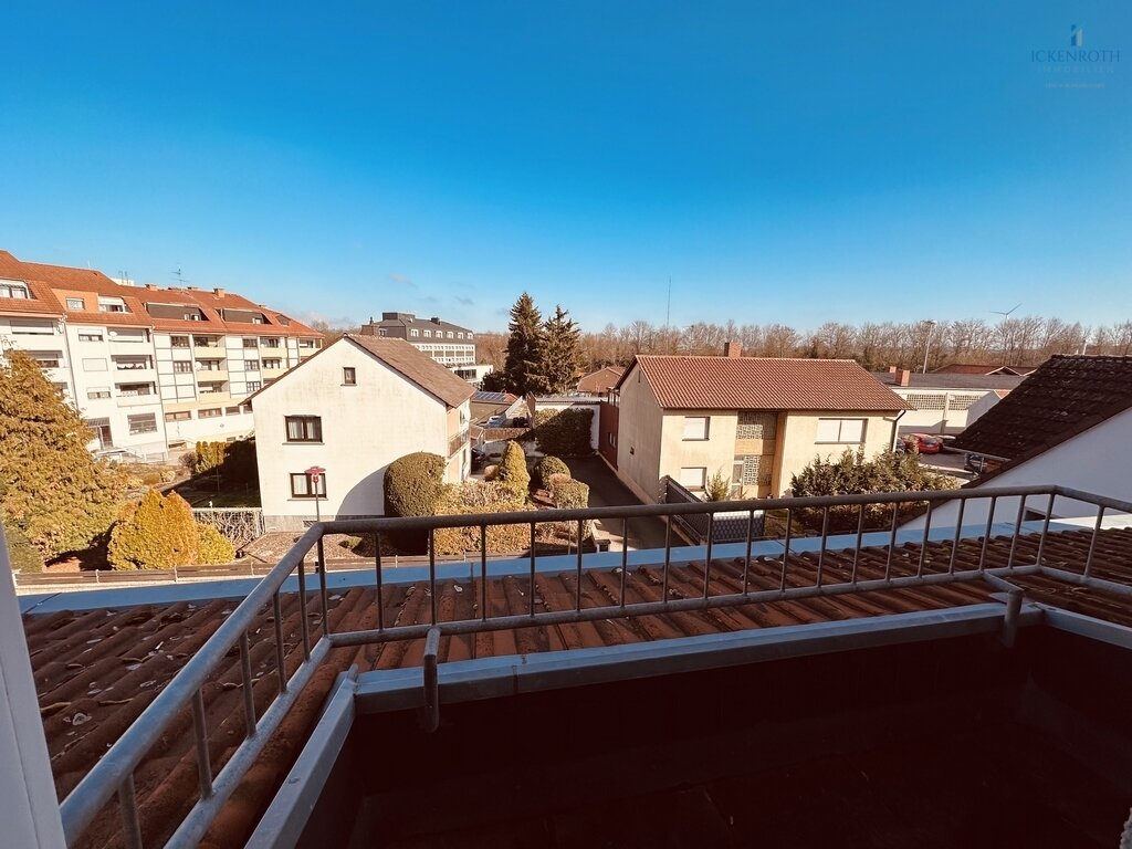 **Renovierte Büro/Praxisräume (ca.55m²) mit Aufzug, KFZ-Stellplatz, Balkon - zentrale Lage mit Laufkundschaft**