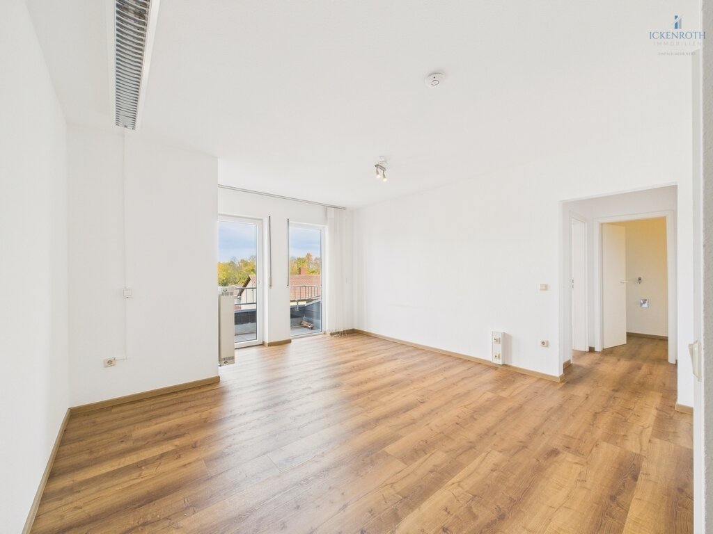 **Renovierte Büro/Praxisräume (ca.55m²) mit Aufzug, KFZ-Stellplatz, Balkon - zentrale Lage mit Laufkundschaft**