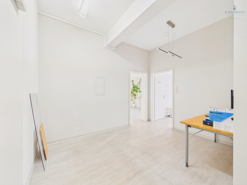 **Schöne Büro/Praxisräume (ca.103m²) mit Aufzug, KFZ-Stellplatz - zentrale Lage!!!**