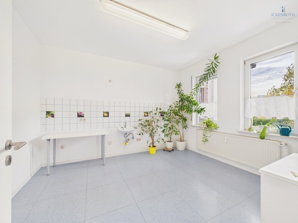 **Schöne Büro/Praxisräume (ca.103m²) mit Aufzug, KFZ-Stellplatz - zentrale Lage!!!**