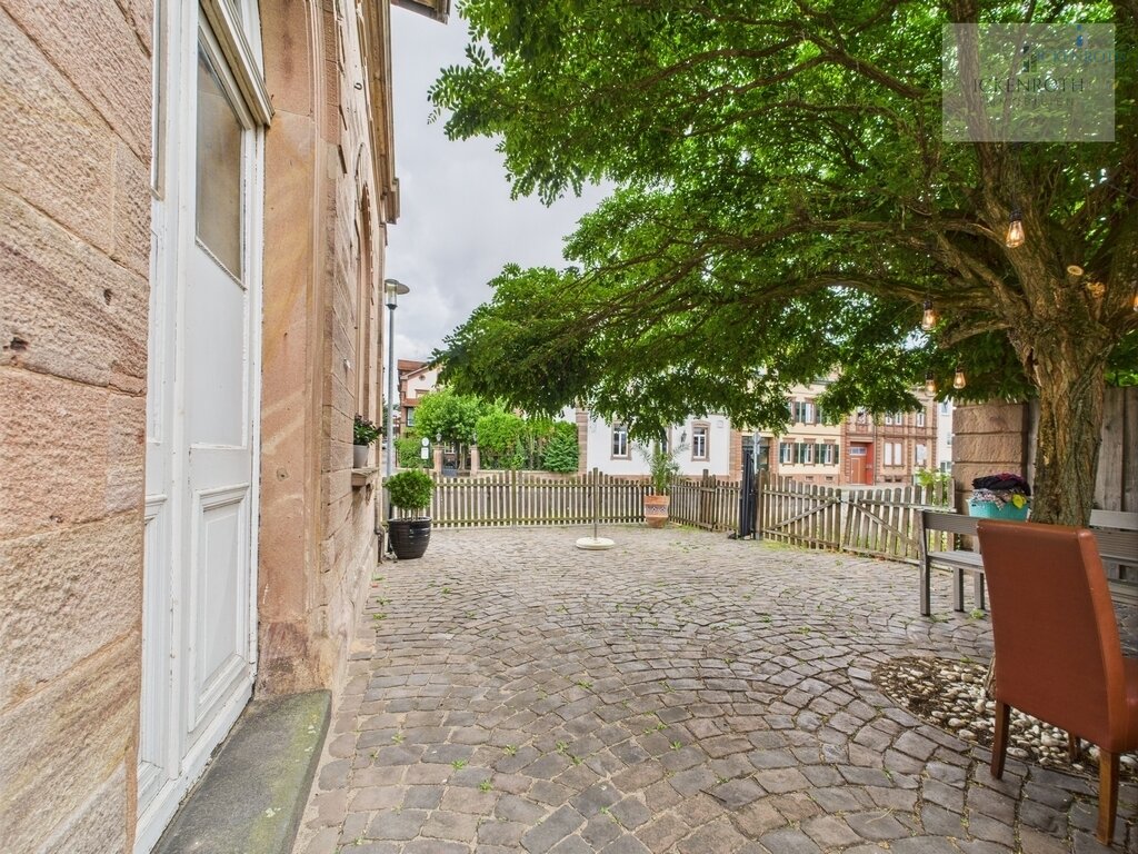 **Gastonomiebetrieb im hist. Gebäude mit großem Außenbereich - erstklassige Lage!** 