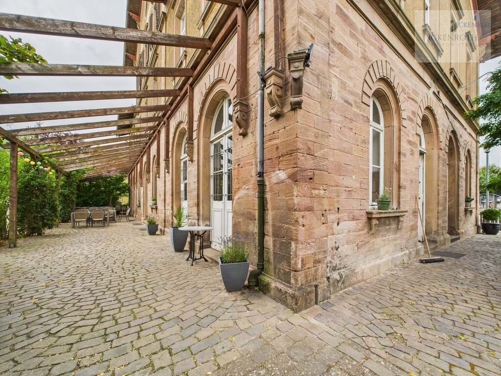 **Gastonomiebetrieb im hist. Gebäude mit großem Außenbereich - erstklassige Lage!** 