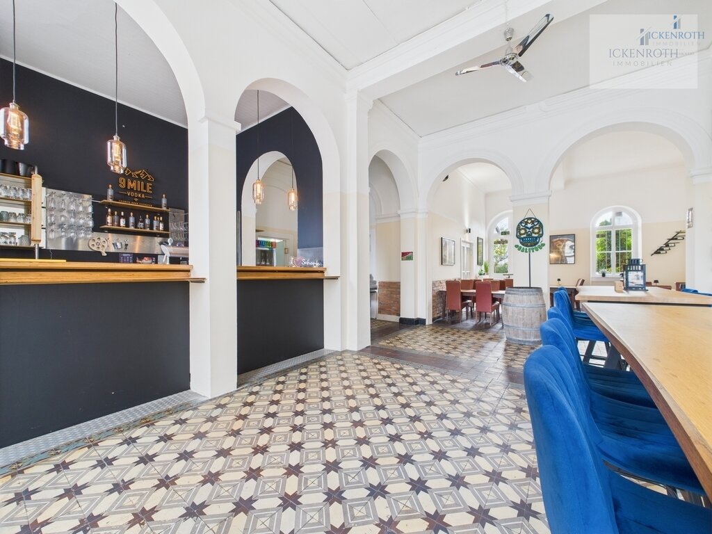 **Gastonomiebetrieb im hist. Gebäude mit großem Außenbereich - erstklassige Lage!** 