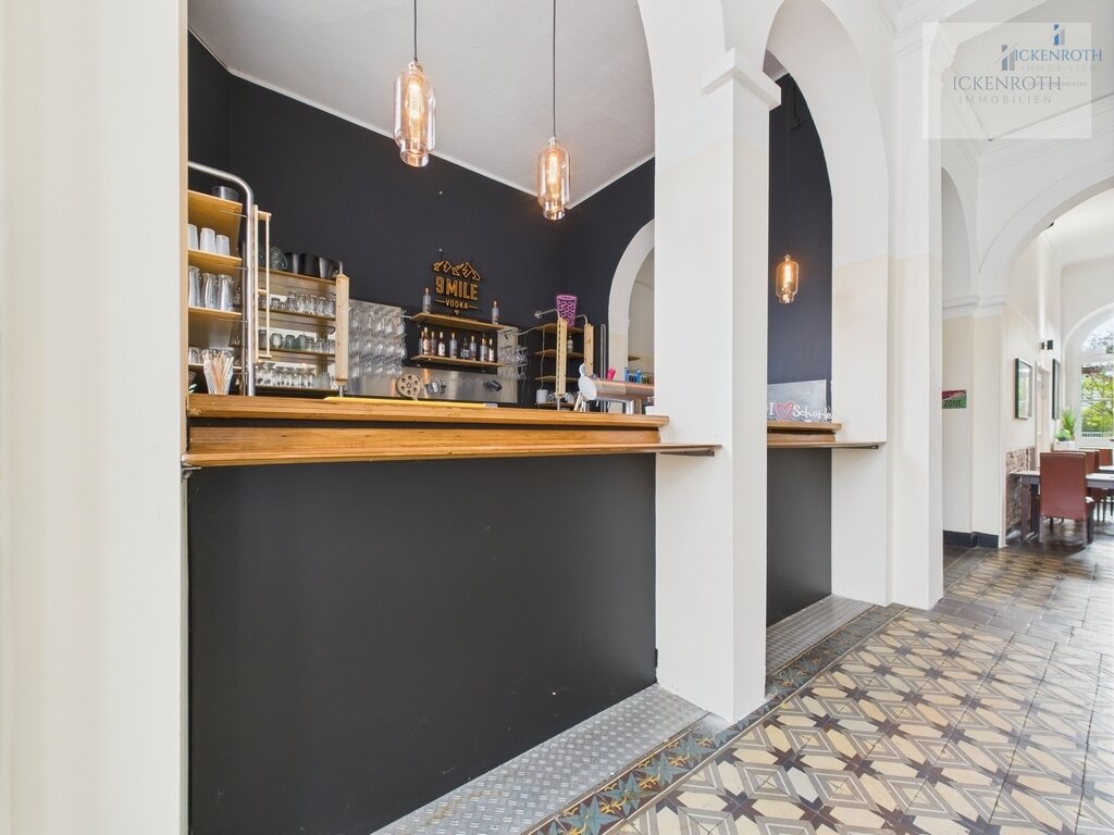 **Gastonomiebetrieb im hist. Gebäude mit großem Außenbereich - erstklassige Lage!** 