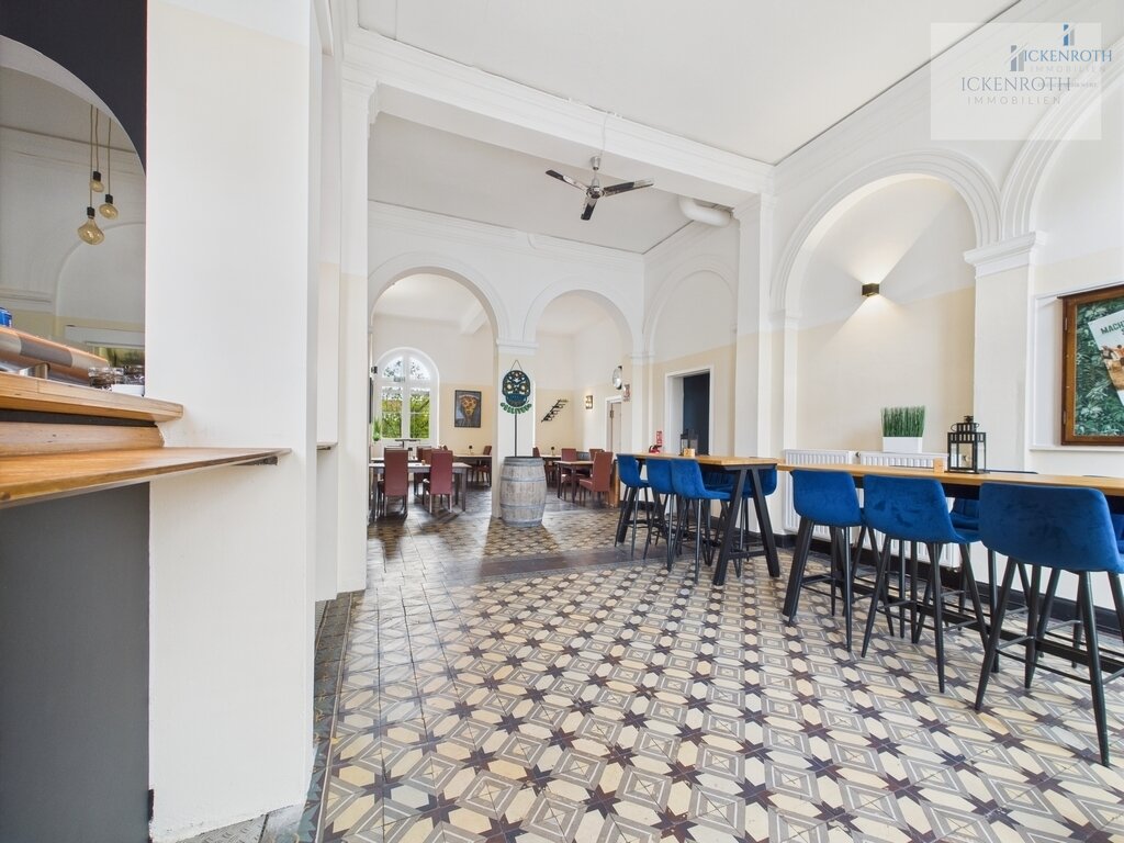 **Gastonomiebetrieb im hist. Gebäude mit großem Außenbereich - erstklassige Lage!** 