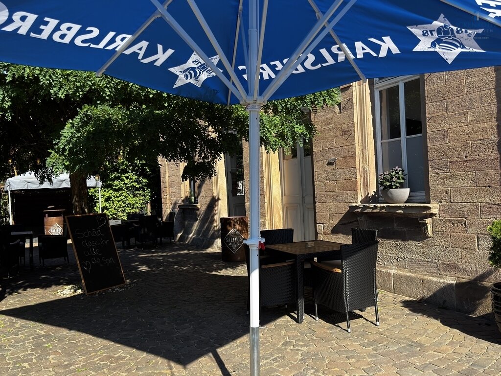 **Gastonomiebetrieb im hist. Gebäude mit großem Außenbereich - erstklassige Lage!** 