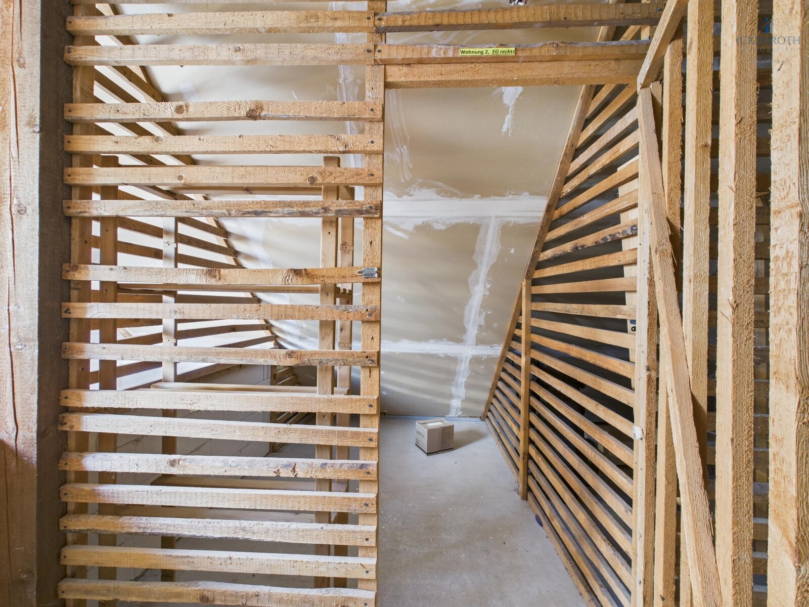 **Charmante 3-Zi.-ETW mit Terrasse, EBK, KFZ-Stellplatz, Abstellraum, "barrierefrei" - gute Lage!**