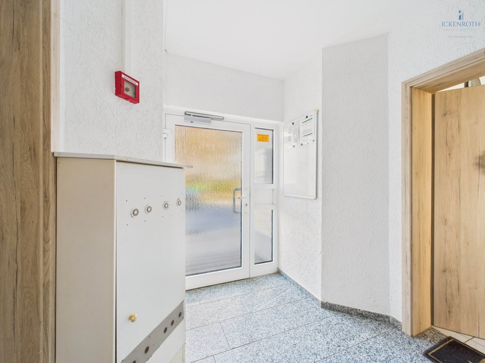 **Charmante 3-Zi.-ETW mit Terrasse, EBK, KFZ-Stellplatz, Abstellraum, "barrierefrei" - gute Lage!**