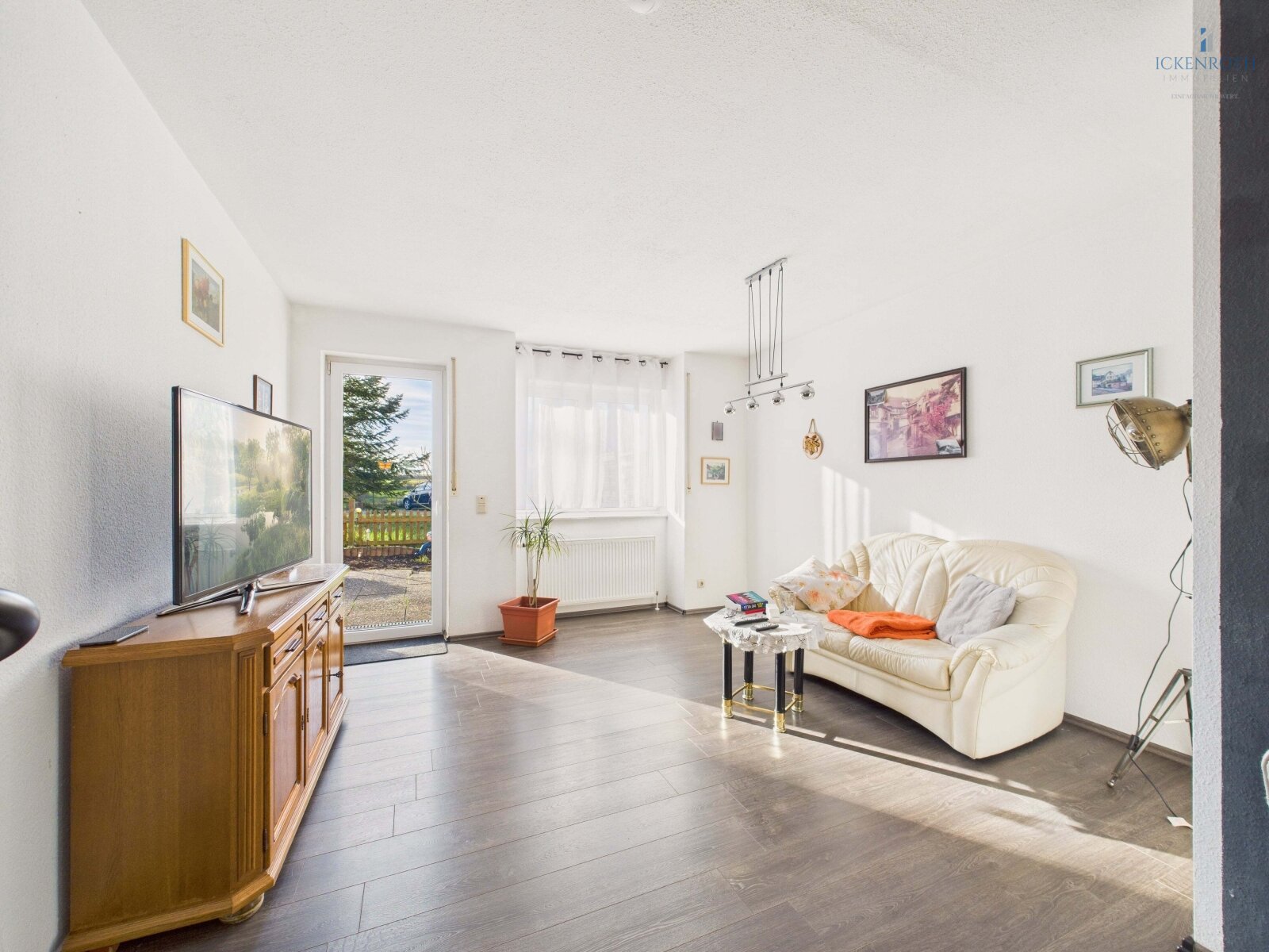 **Charmante 3-Zi.-ETW mit Terrasse, EBK, KFZ-Stellplatz, Abstellraum, "barrierefrei" - gute Lage!**