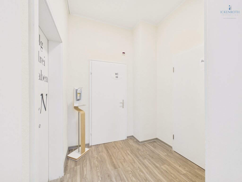 **Schöne Büro/Praxisräume (ca.96m²) mit 2x KFZ-Stellplatz - sehr gute & zentrale Lage!!!**