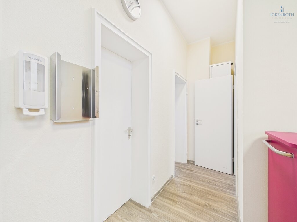 **Schöne Büro/Praxisräume (ca.96m²) mit 2x KFZ-Stellplatz - sehr gute & zentrale Lage!!!**