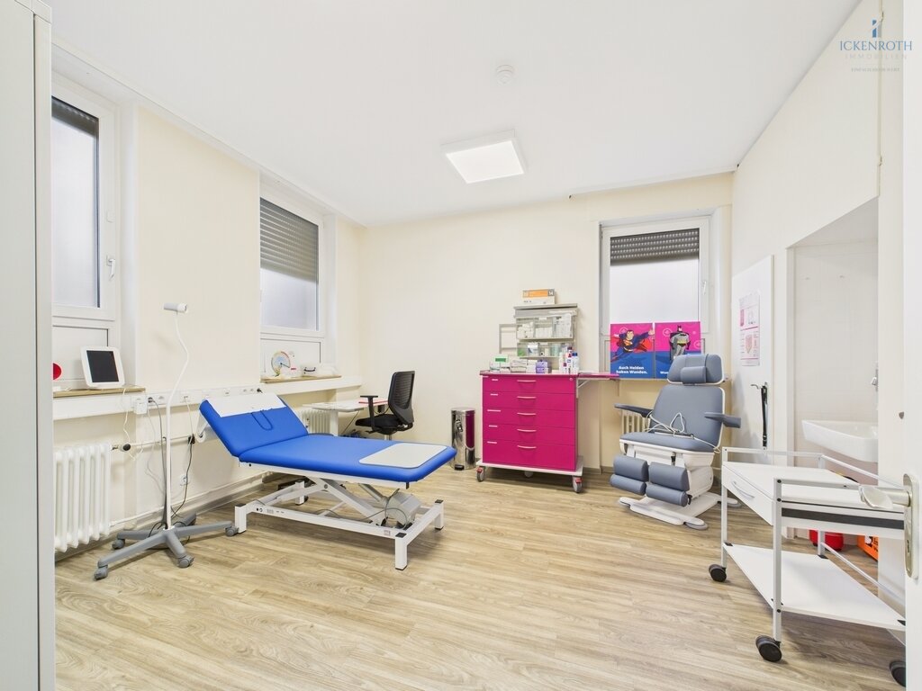 **Schöne Büro/Praxisräume (ca.96m²) mit 2x KFZ-Stellplatz - sehr gute & zentrale Lage!!!**