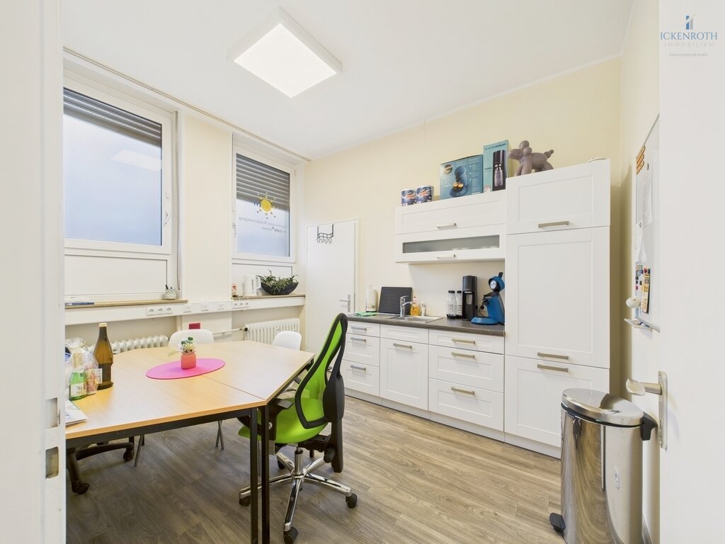 **Schöne Büro/Praxisräume (ca.96m²) mit 2x KFZ-Stellplatz - sehr gute & zentrale Lage!!!**