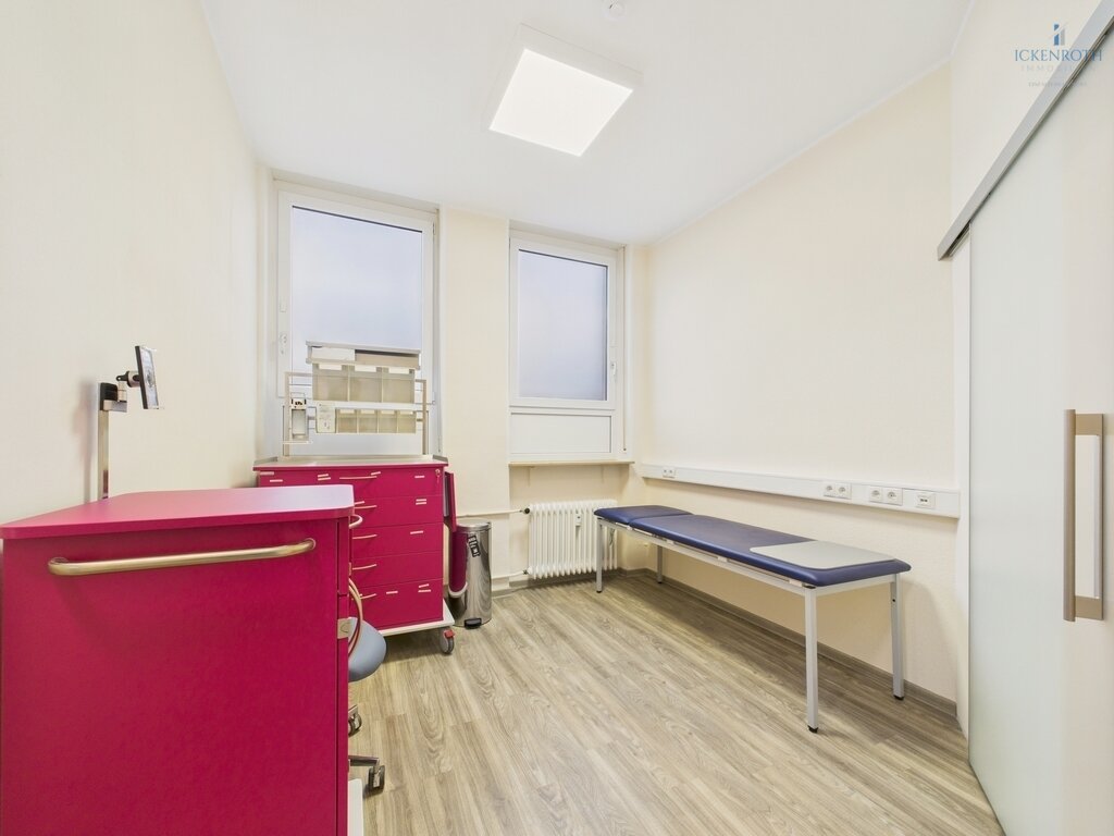 **Schöne Büro/Praxisräume (ca.96m²) mit 2x KFZ-Stellplatz - sehr gute & zentrale Lage!!!**