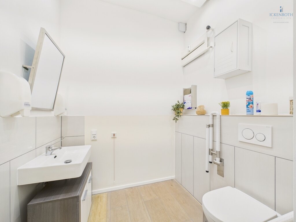 **Schöne Büro/Praxisräume (ca.96m²) mit 2x KFZ-Stellplatz - sehr gute & zentrale Lage!!!**