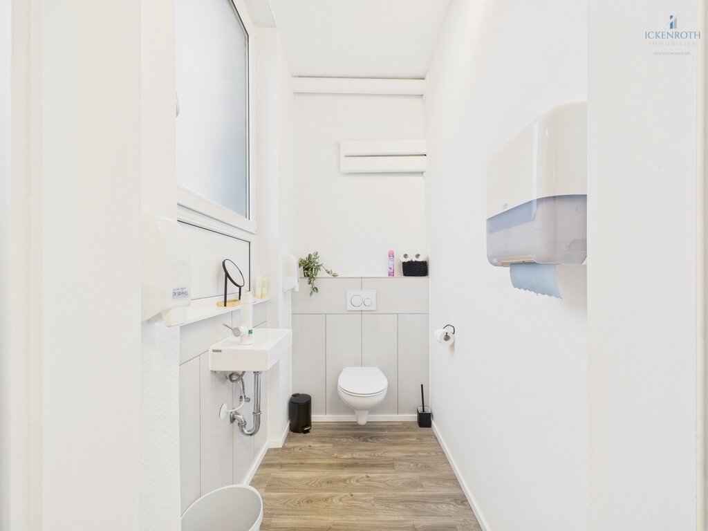 **Schöne Büro/Praxisräume (ca.96m²) mit 2x KFZ-Stellplatz - sehr gute & zentrale Lage!!!**