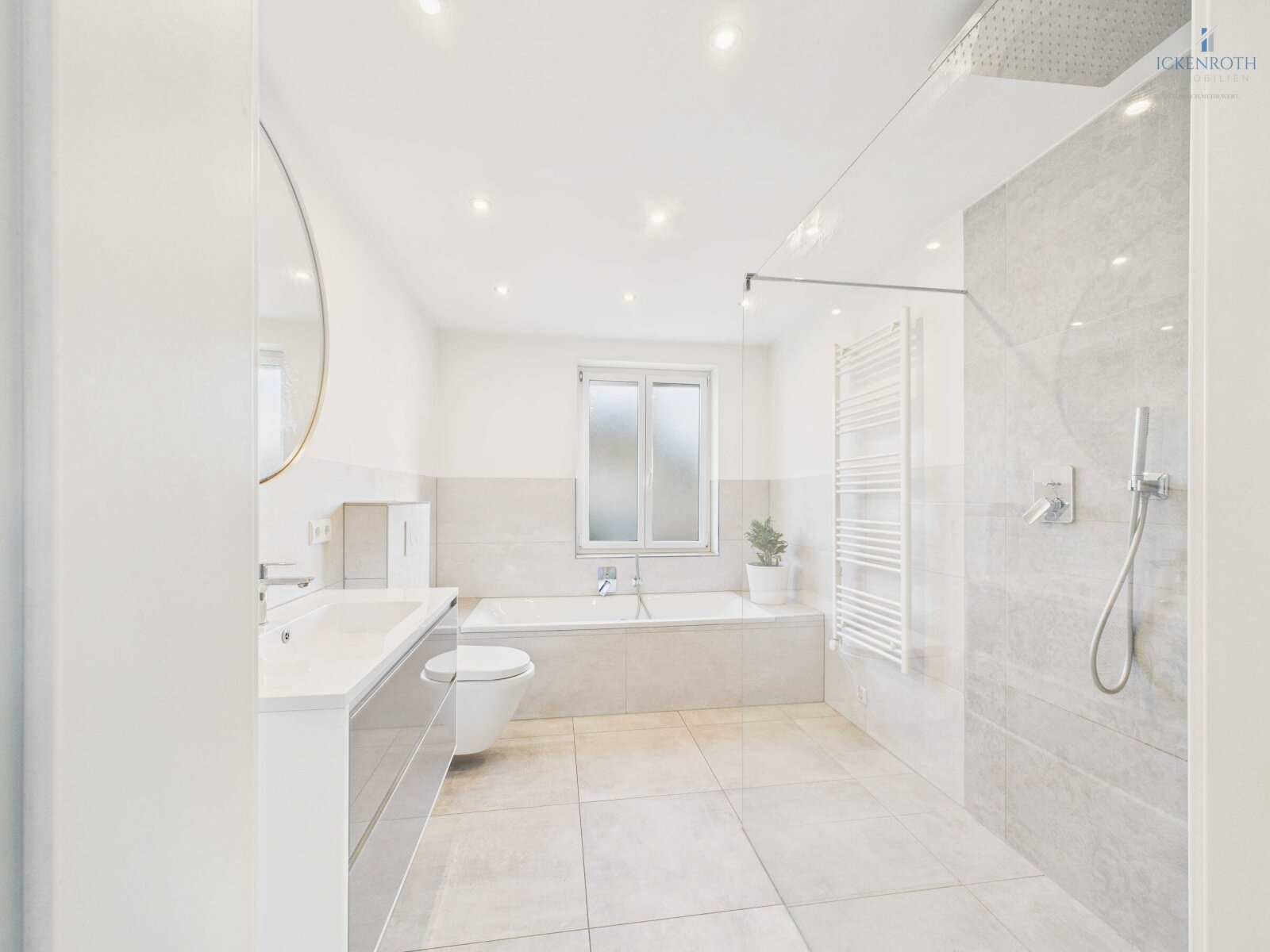 **Charmantes EFH mit großem Garten, guter Raumaufteilung, Garage, Pool uvm.- ruhige Lage!**