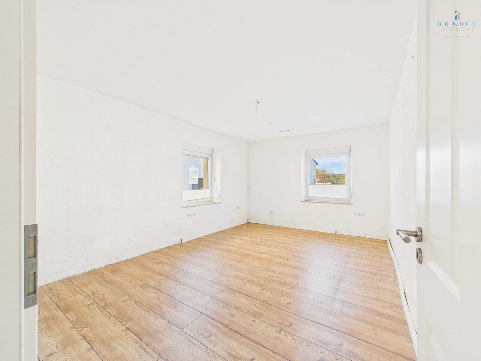 **Charmantes EFH mit großem Garten, guter Raumaufteilung, Garage, Pool uvm.- ruhige Lage!**