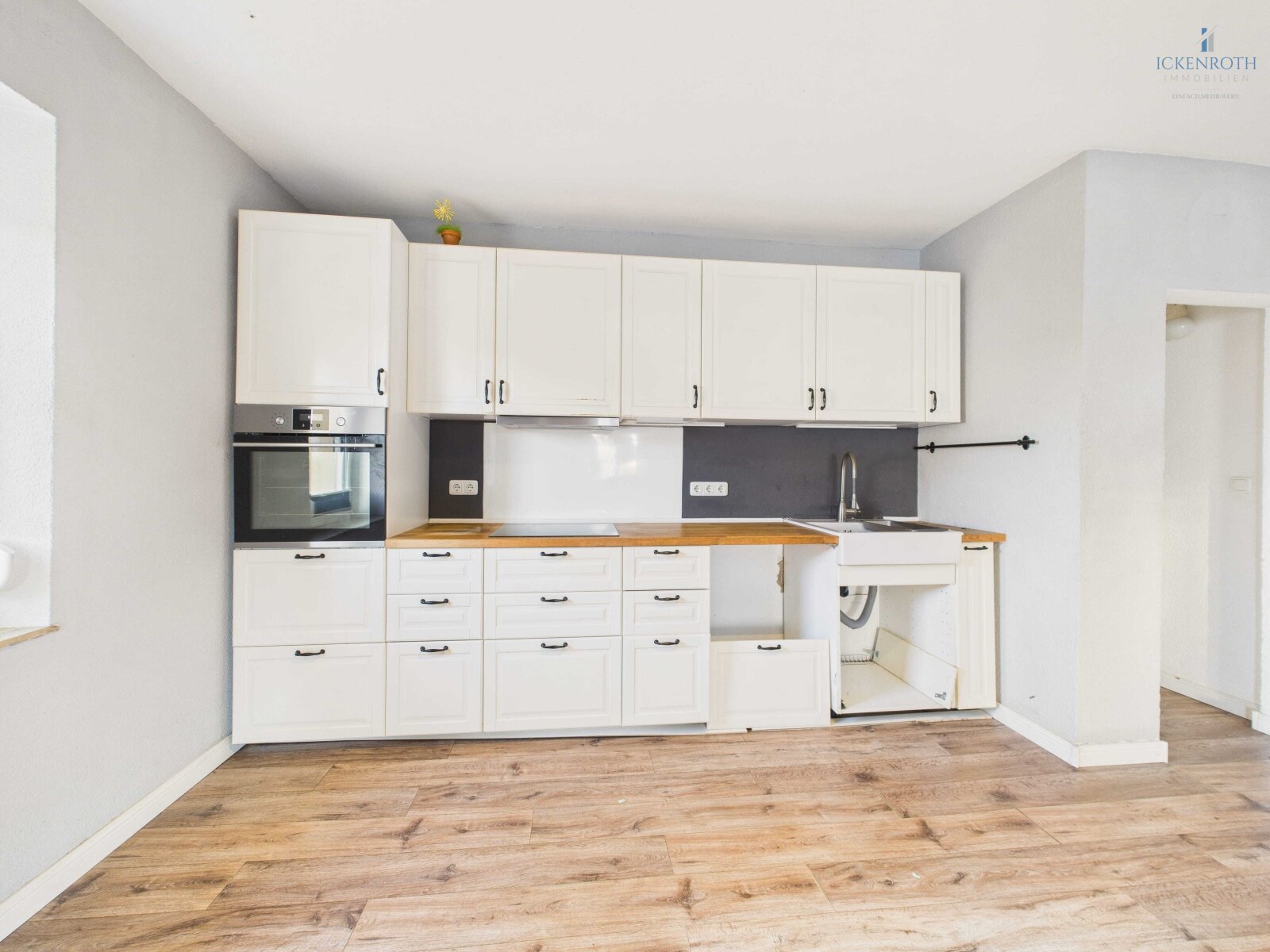 **Charmantes EFH mit großem Garten, guter Raumaufteilung, Garage, Pool uvm.- ruhige Lage!**