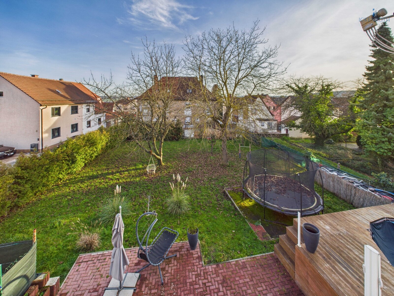 **Charmantes EFH mit großem Garten, guter Raumaufteilung, Garage, Pool uvm.- ruhige Lage!**