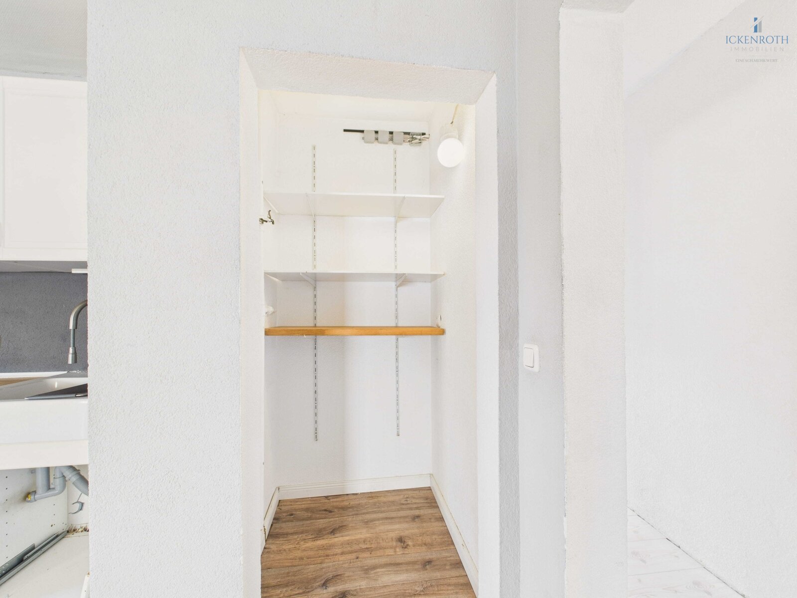 **Charmantes EFH mit großem Garten, guter Raumaufteilung, Garage, Pool uvm.- ruhige Lage!**