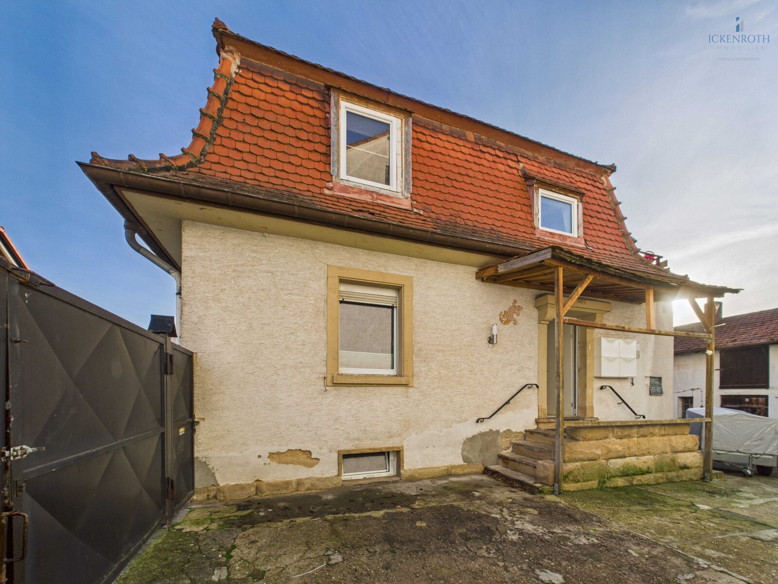 **Charmantes EFH mit großem Garten, guter Raumaufteilung, Garage, Pool uvm.- ruhige Lage!**