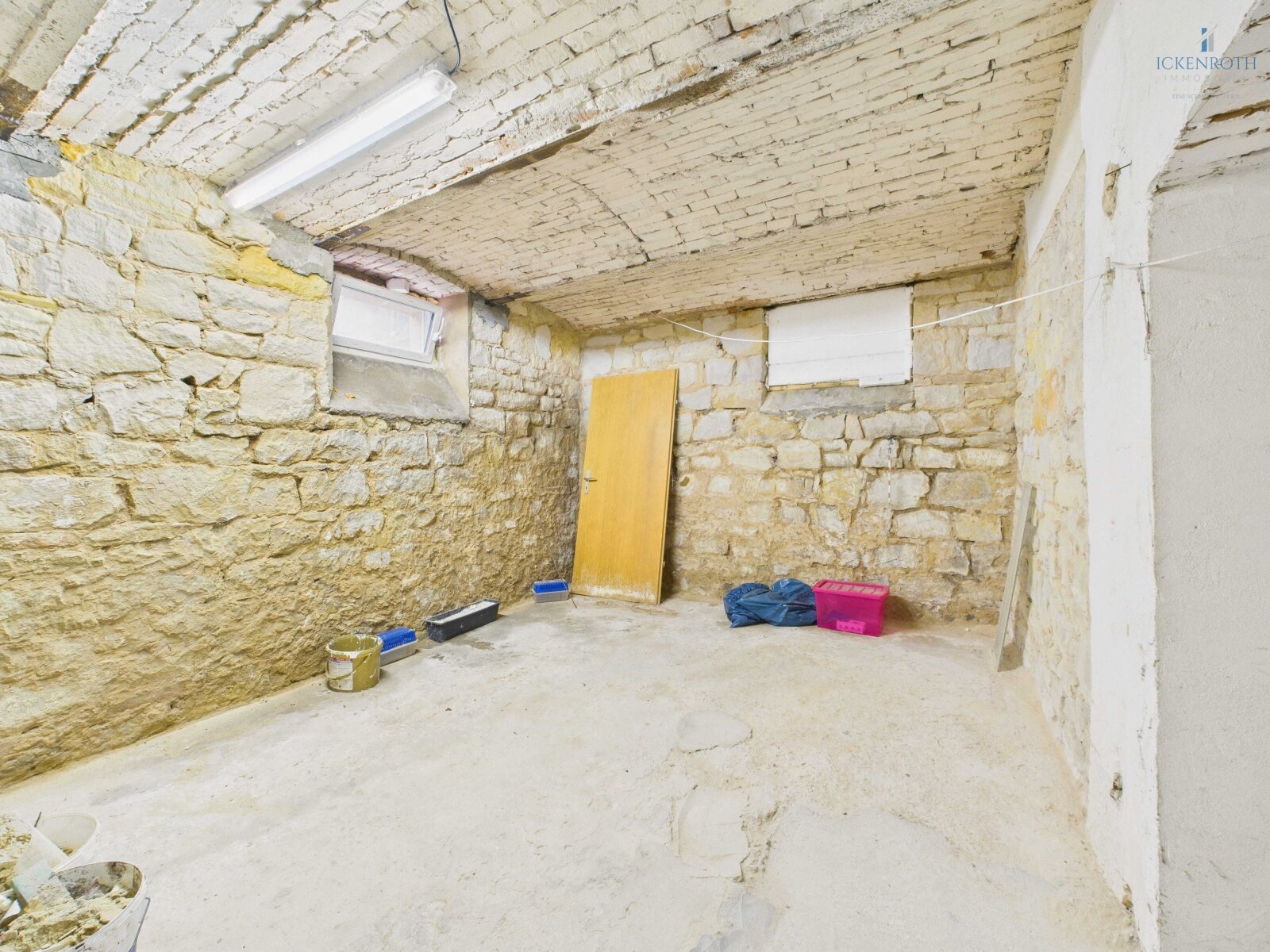 **Charmantes EFH mit großem Garten, guter Raumaufteilung, Garage, Pool uvm.- ruhige Lage!**