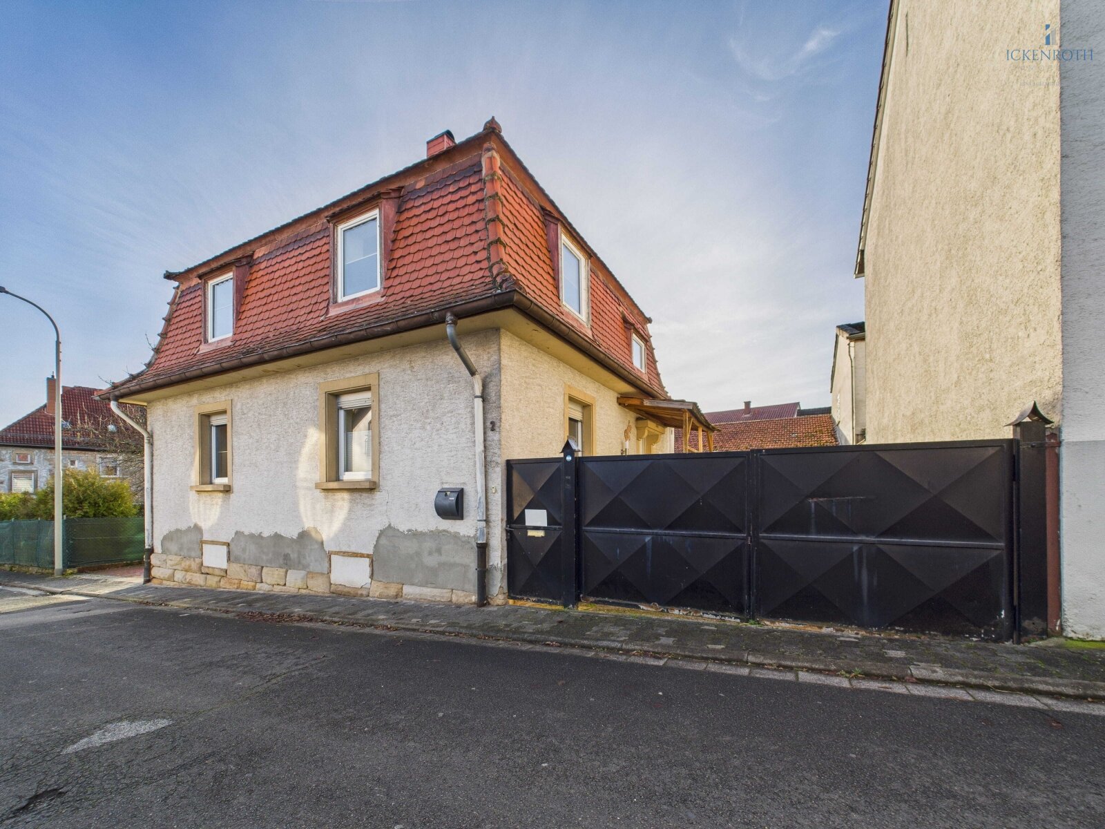 **Charmantes EFH mit großem Garten, guter Raumaufteilung, Garage, Pool uvm.- ruhige Lage!**