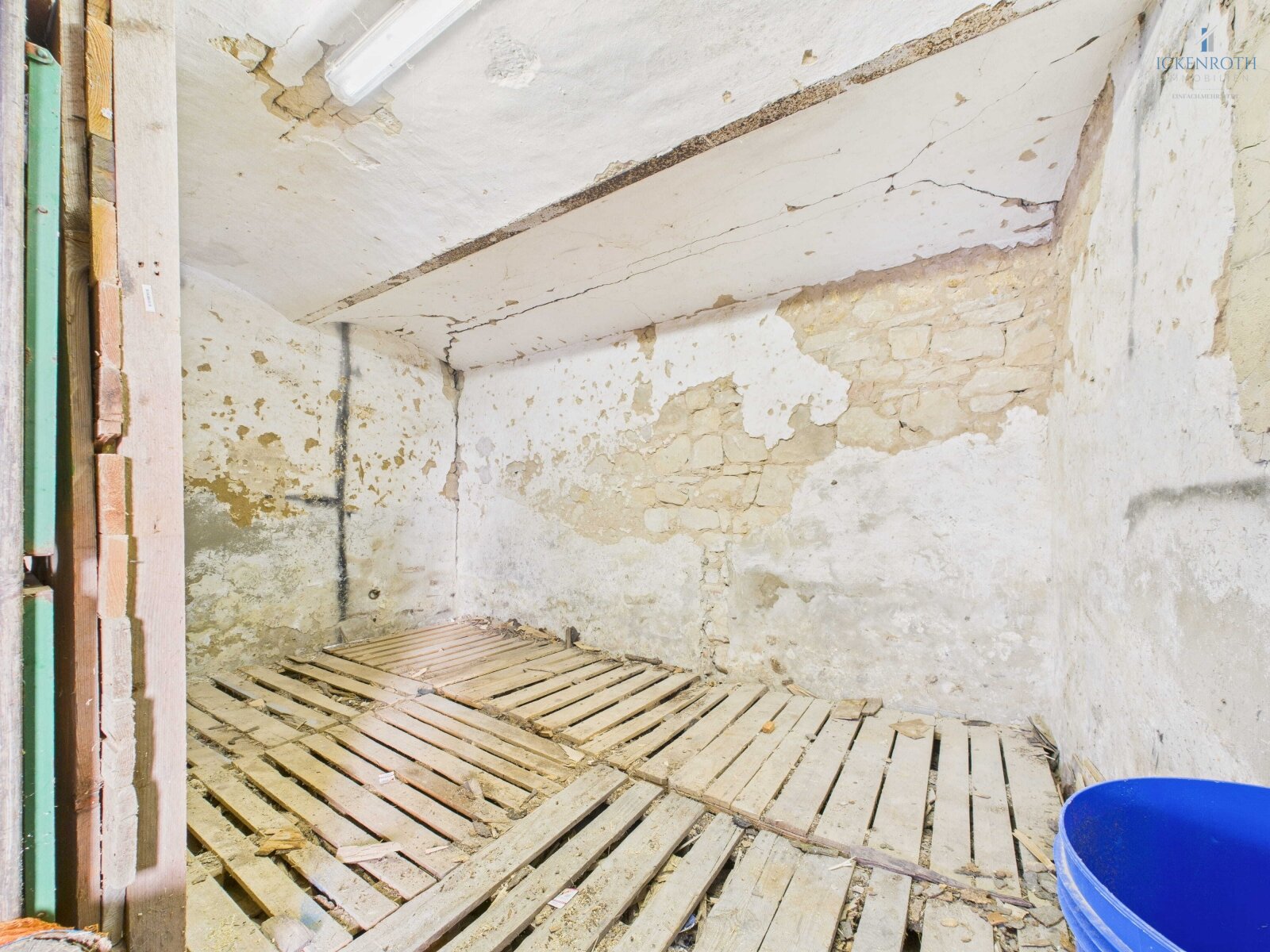 **Charmantes EFH mit großem Garten, guter Raumaufteilung, Garage, Pool uvm.- ruhige Lage!**