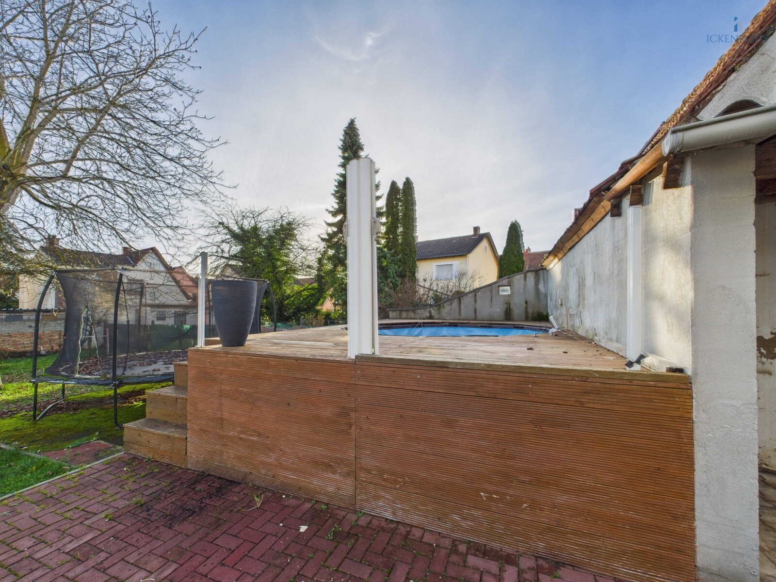 **Charmantes EFH mit großem Garten, guter Raumaufteilung, Garage, Pool uvm.- ruhige Lage!**