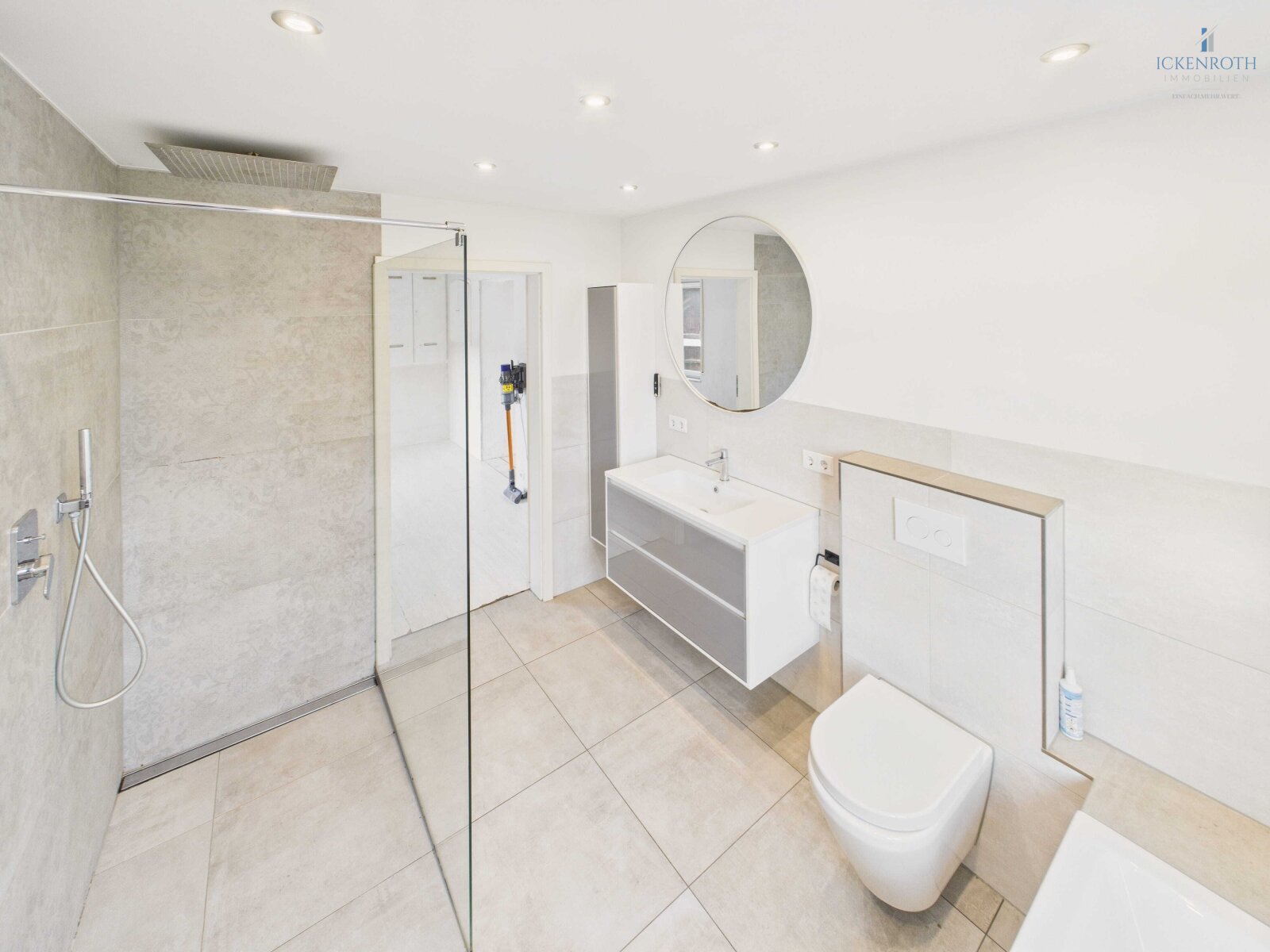 **Charmantes EFH mit großem Garten, guter Raumaufteilung, Garage, Pool uvm.- ruhige Lage!**