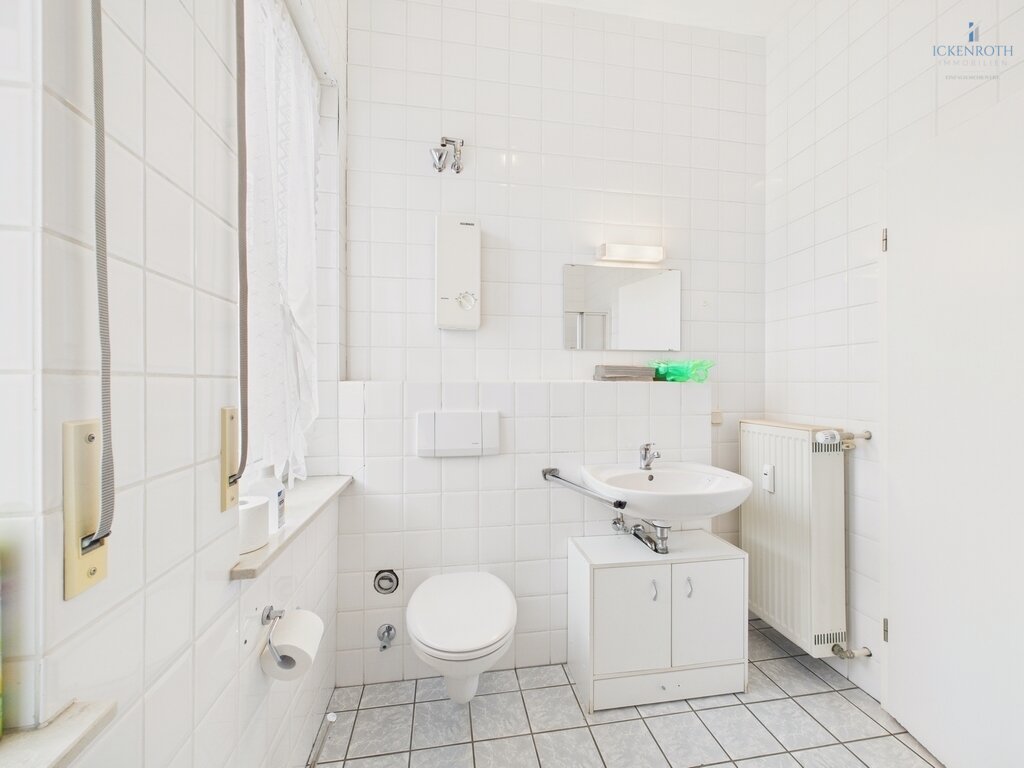 **Schöne Büro/Praxisräume (ca.68m²) mit Aufzug, KFZ-Stellplatz - zentrale Lage!!!**