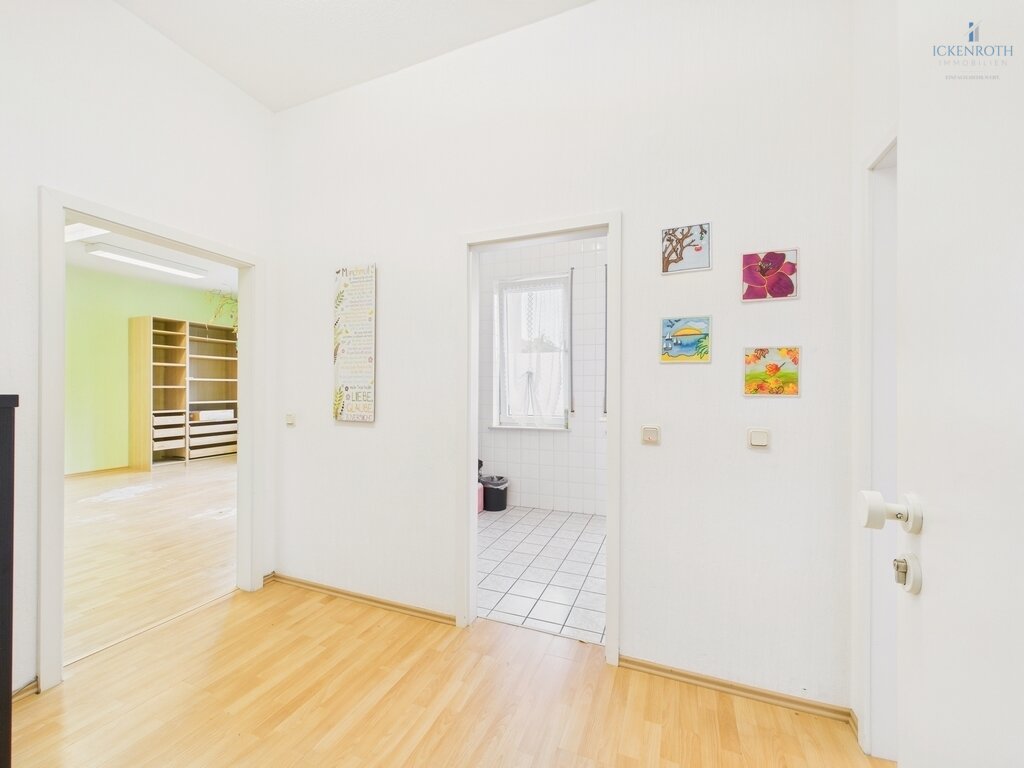 **Schöne Büro/Praxisräume (ca.68m²) mit Aufzug, KFZ-Stellplatz - zentrale Lage!!!**