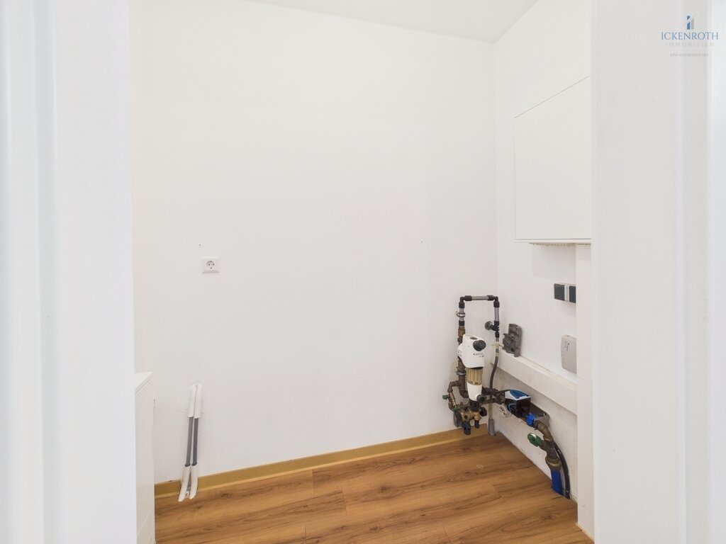 **Hochwertig ausgestattete Doppelhaushälfte auf ca. 142 m² Wfl., 5-Zi., KFZ, Garten, uvm.**