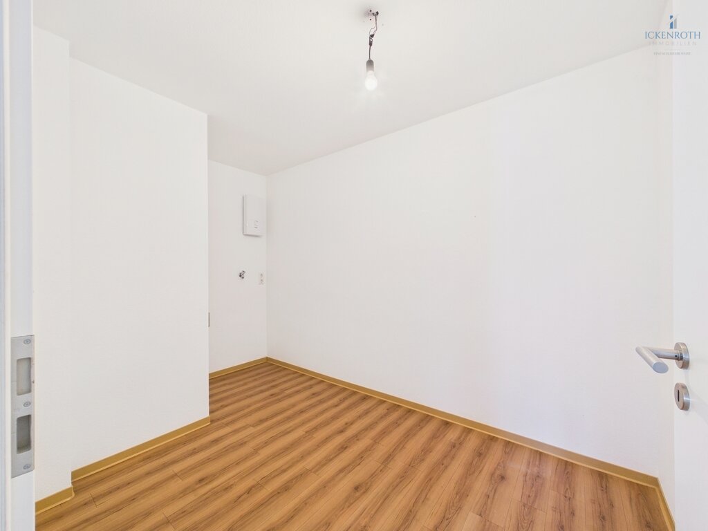 **Hochwertig ausgestattete Doppelhaushälfte auf ca. 142 m² Wfl., 5-Zi., KFZ, Garten, uvm.**