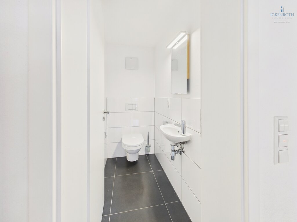 **Hochwertig ausgestattete Doppelhaushälfte auf ca. 142 m² Wfl., 5-Zi., KFZ, Garten, uvm.**