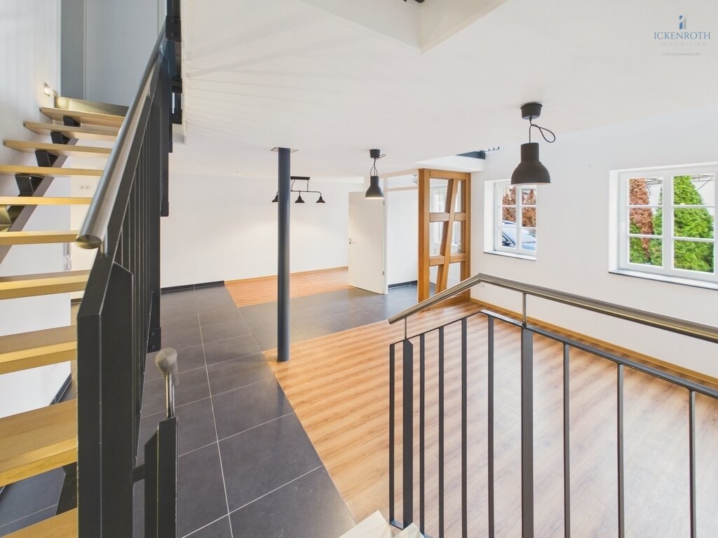 **Hochwertig ausgestattete Doppelhaushälfte auf ca. 142 m² Wfl., 5-Zi., KFZ, Garten, uvm.**