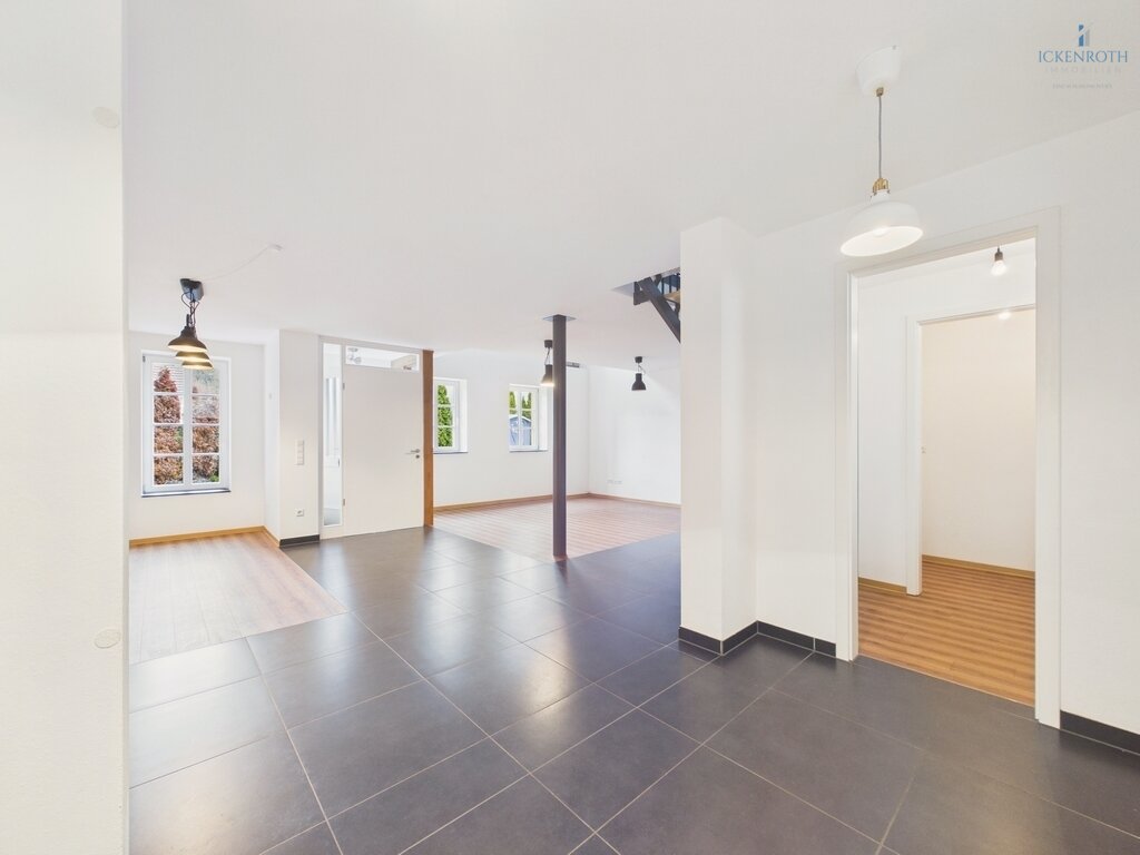 **Hochwertig ausgestattete Doppelhaushälfte auf ca. 142 m² Wfl., 5-Zi., KFZ, Garten, uvm.**