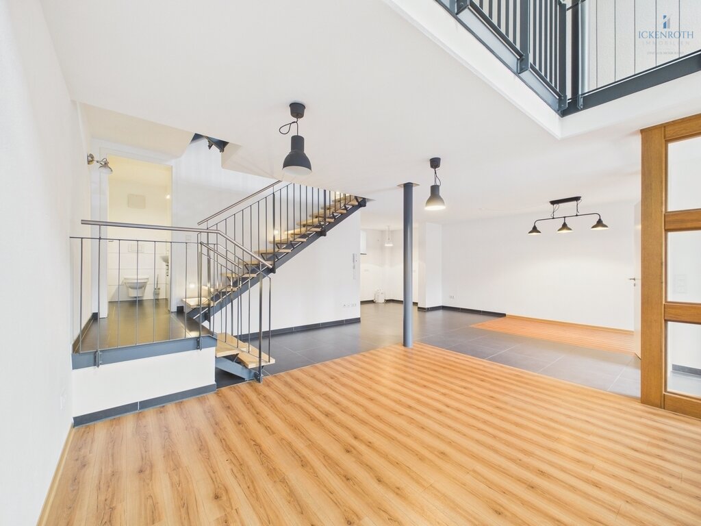 **Hochwertig ausgestattete Doppelhaushälfte auf ca. 142 m² Wfl., 5-Zi., KFZ, Garten, uvm.**