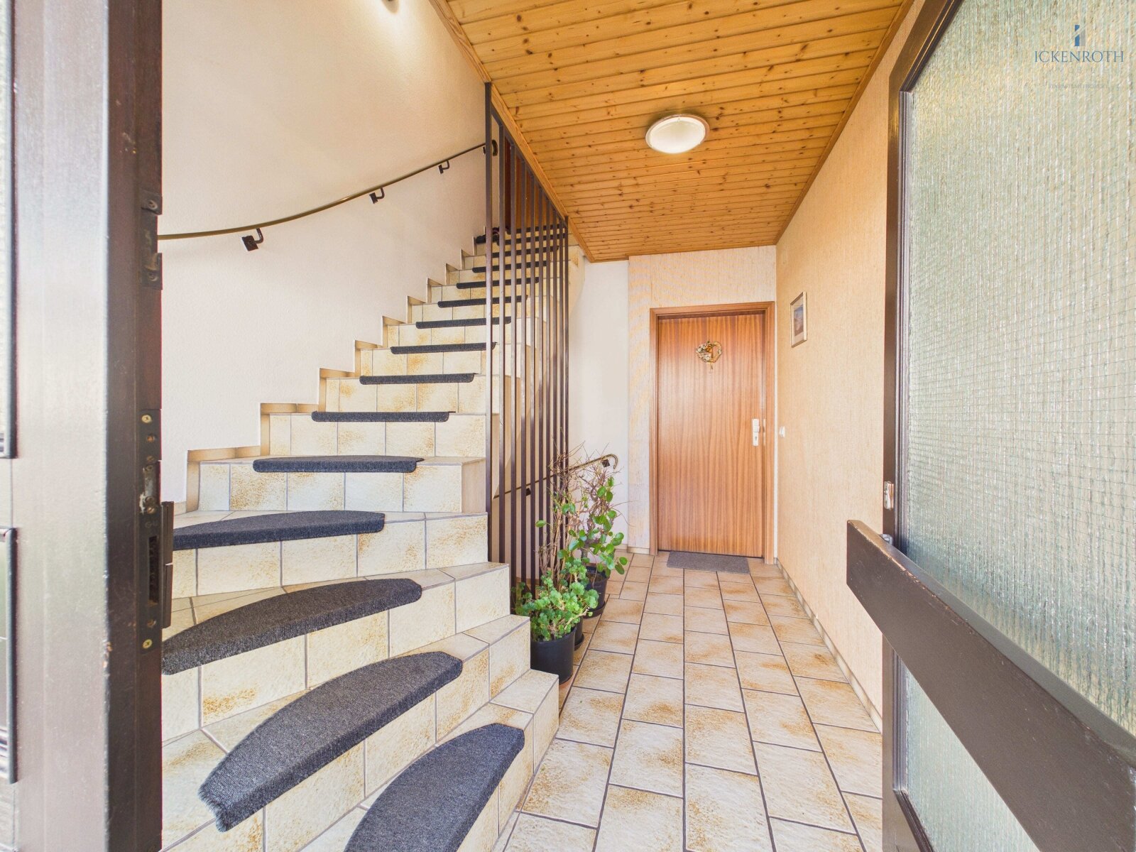 **Schönes 3x MFH mit guter Raumaufteilung, Garten, Garage, vielen Nutzungsmöglichkeiten - tolle Lage!**