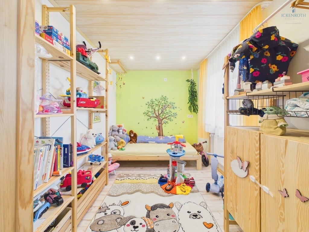 **Großzügiges 1-2 Familienhaus mit Balkon, Doppelgarage und traumhaftem Weitblick! Ruhige Lage!!!**