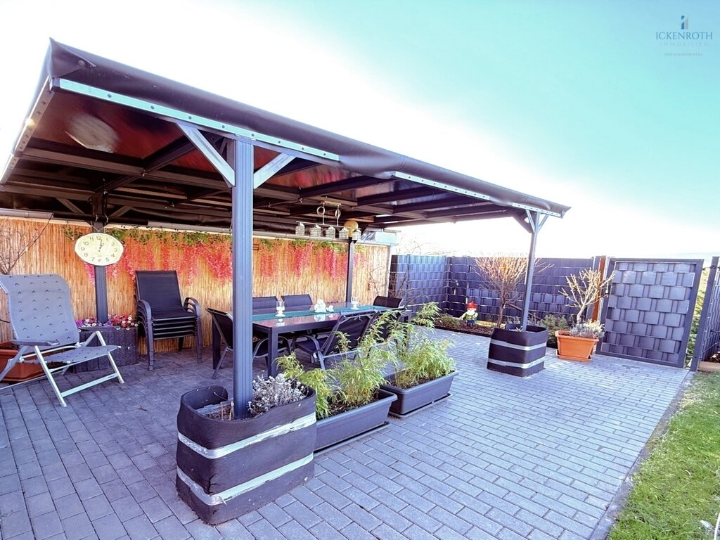 **Großzügiges 1-2 Familienhaus mit Balkon, Doppelgarage und traumhaftem Weitblick! Ruhige Lage!!!**