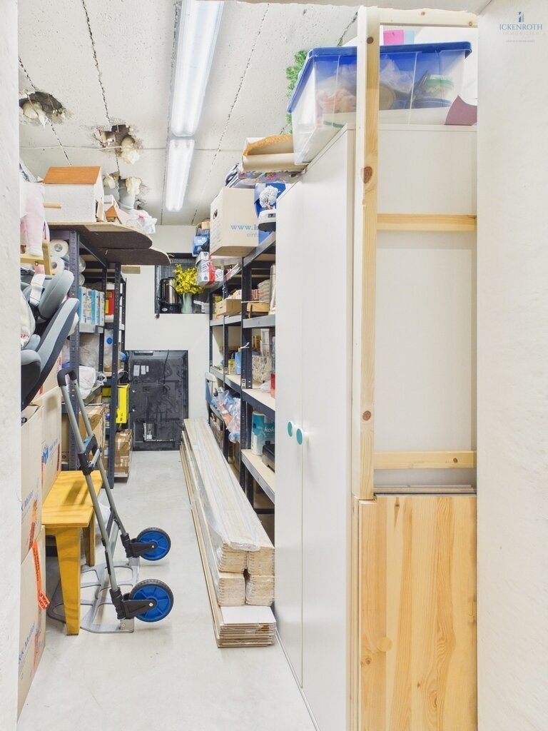 **Großzügiges 1-2 Familienhaus mit Balkon, Doppelgarage und traumhaftem Weitblick! Ruhige Lage!!!**